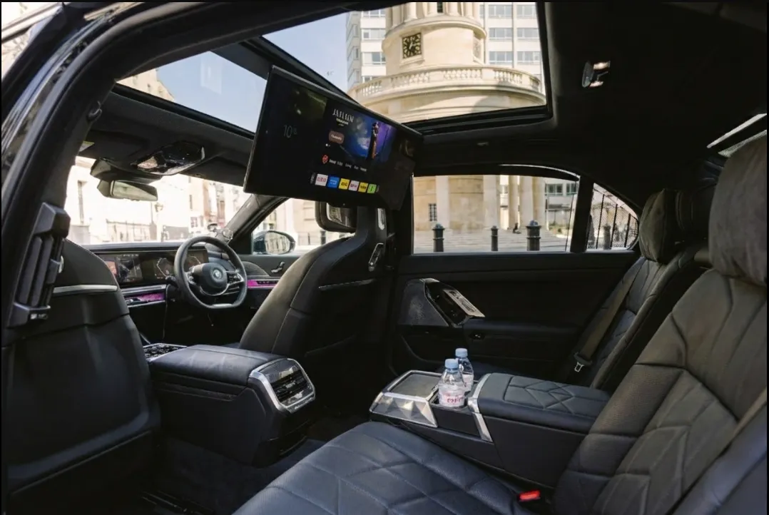 BMW i7 - Luxury chauffeur car available from Luxe Drive Cars Ltd